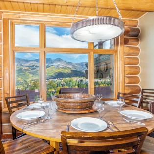 tristant  mountain village dining room