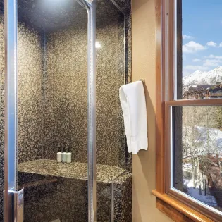 4.04 telluride panoramic peaks primary bath