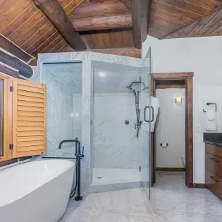 4.05 slopeside chateau telluride primary suite2 bathroom