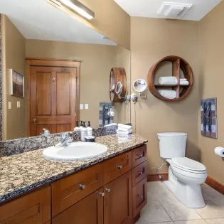 4.05 telluride panoramic peaks primary bath