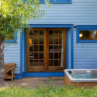 4.1 telluride town charm exterior rear hot tub1