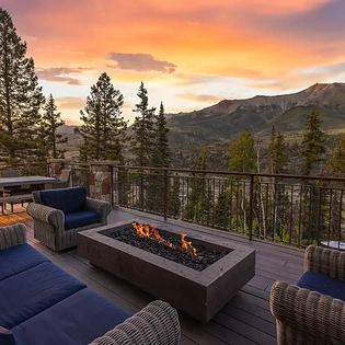 4.2 telluride overlook haus living room deck sunset fire table2