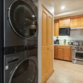 4.4 telluride centrum 302 kicthen laundry4