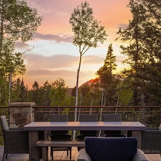 4.4 telluride overlook haus living room deck table detail6