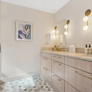 5.0 telluride seven summits primary bath