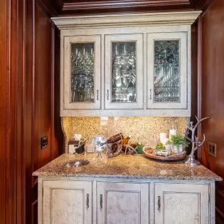 5.04 telluride saison cinq wet bar