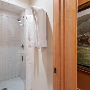 5.06 saison cinq mountain village theater bathroom2