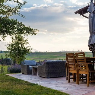 5.1 between the peaks mountain village exterior dining view2