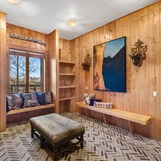 5.13 saison cinq mountain village ski mudroom1