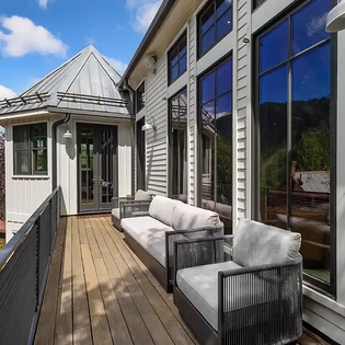 5.4 north aspen telluride living room balcony4