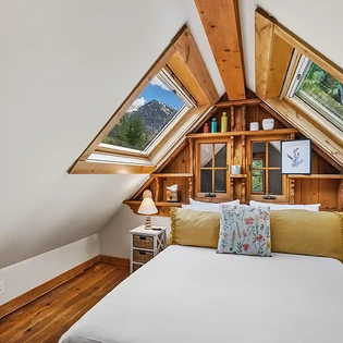 5.4 telluride town charm primary suite5