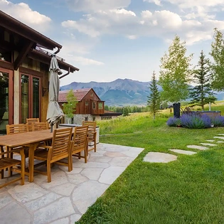 5.5 between the peaks mountain village exterior dining1