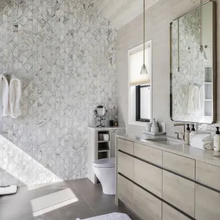 5.6 first chair oak telluride primary suite bath1