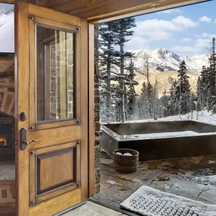 5.910 telluride picture perfect hot tub.jpg