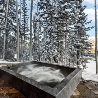 5.913 telluride picture perfect hot tub.jpg
