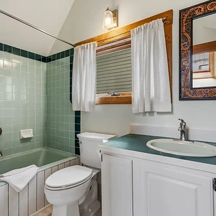 6 telluride town charm guest bathroom