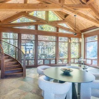 6.01 telluride saison cinq seating behind living room