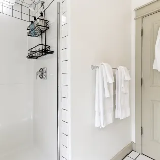 6.05 guest suite shower diamondtooth telluride   26 