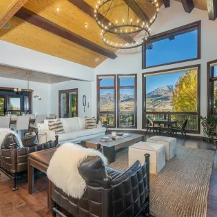 6.1 evergreen telluride living room