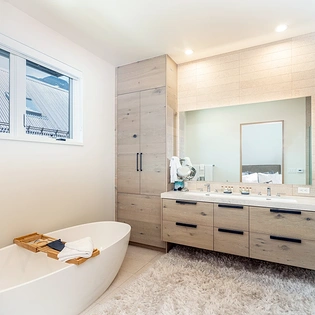 6.1 telluride san juan 104 transfer primary suite bathroom1