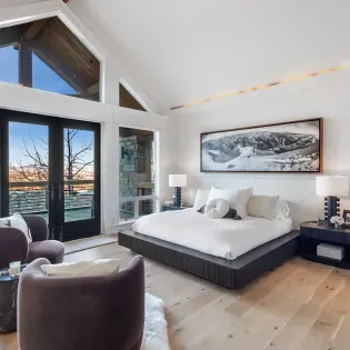 6.2 saison cinq mountain village primary suite2 3