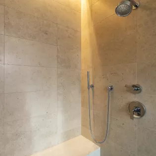 6.2 san juan 104 telluride primary suit bath2