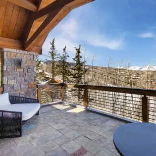 6.6 saison cinq mountain village primary suite2 deck1