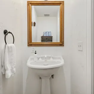 7 telluride centrum 302 powder room