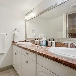 7.04 bunk room bathroom diamondtooth telluride   25 