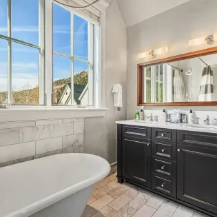 7.04 telluride creekside haven bunk room bath