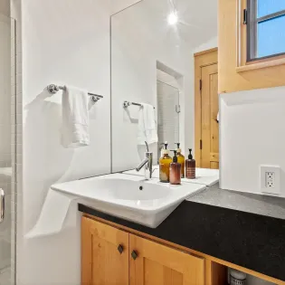 7.05 telluride golden knoll bath secondary living room 
