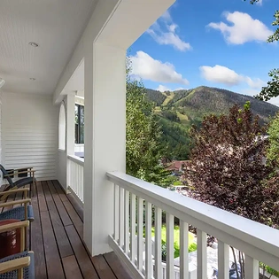 7.07 north aspen telluride balcony1