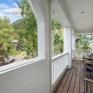 7.08 north aspen telluride balcony2