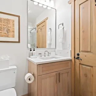 7.10 heritage penthouse guest two bathroom 