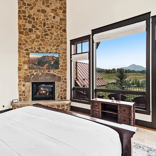 7.3 between the peaks mountain village primary suite3