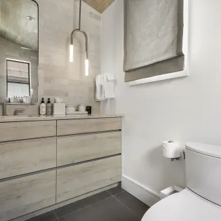 7.4 first chair oak telluride guest suite bath1 1