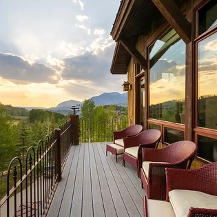 7.5 between the peaks mountain village exterior primary suite balcony2