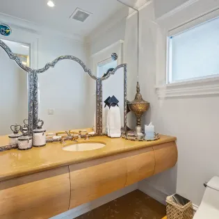 7.5 saison cinq mountain village primary suite1 bathroom2