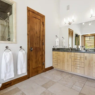 7.5 wild lupine telluride primary suite bathroom1