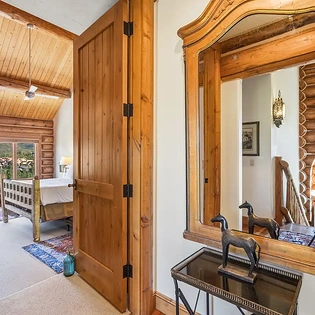 7.6 tristant 117 mountain village primary suite entry