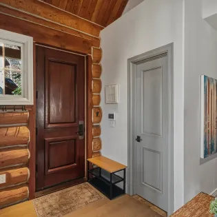 8.0 telluride sunlit snow enterance