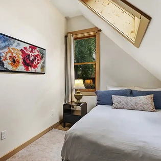 8.2 telluride town charm guest bedroom3 4