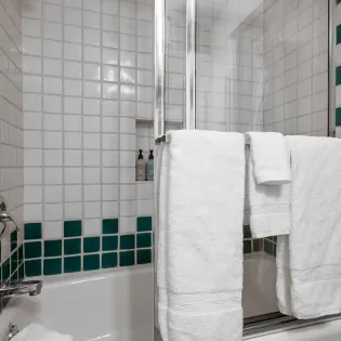 8.5 sky house telluride guest suite3 bathroom2