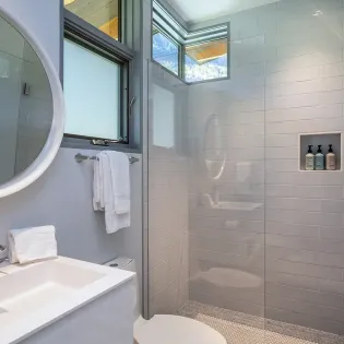 9.01 telluride brial veil retreat bunk room bathroom