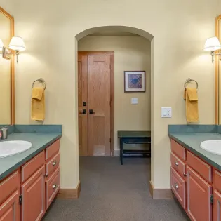 9.01 telluride solstice bunk room bath