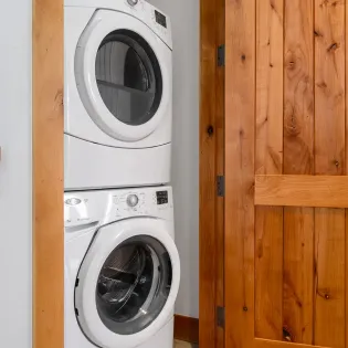 9.07 telluride golden knoll washer dryer outside primary 
