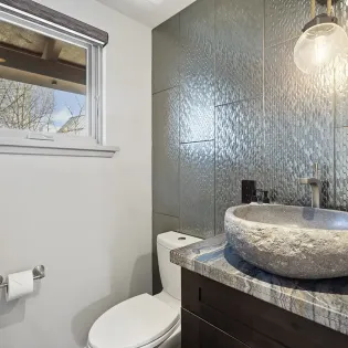 9.1 owl meadows 11 telluride powder room 1