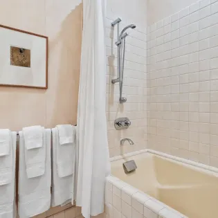 9.3 saison cinq mountain village guest suite1 bathroom2