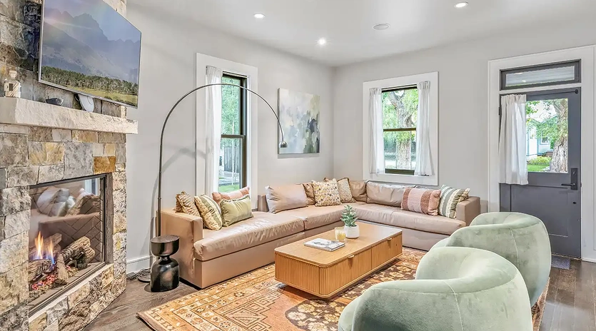 1.0 first chair on oak telluride living room 1