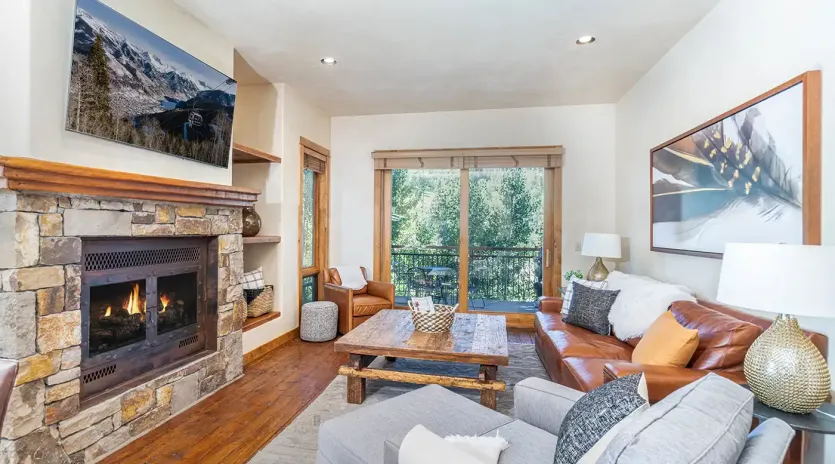 1.1 sunshine at terraces telluride vacation rental living room1 edit